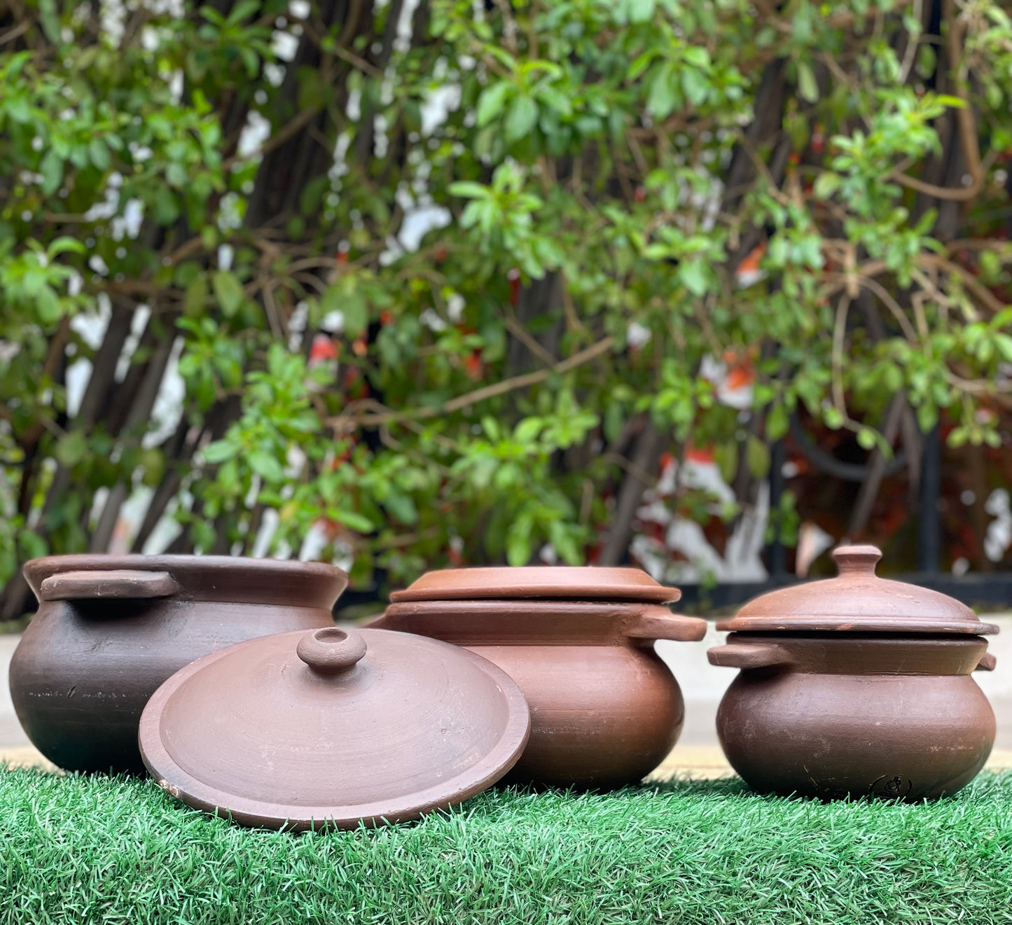 Nest of clay pots