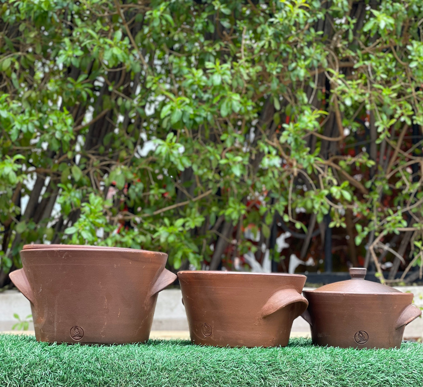 Nest of clay pots