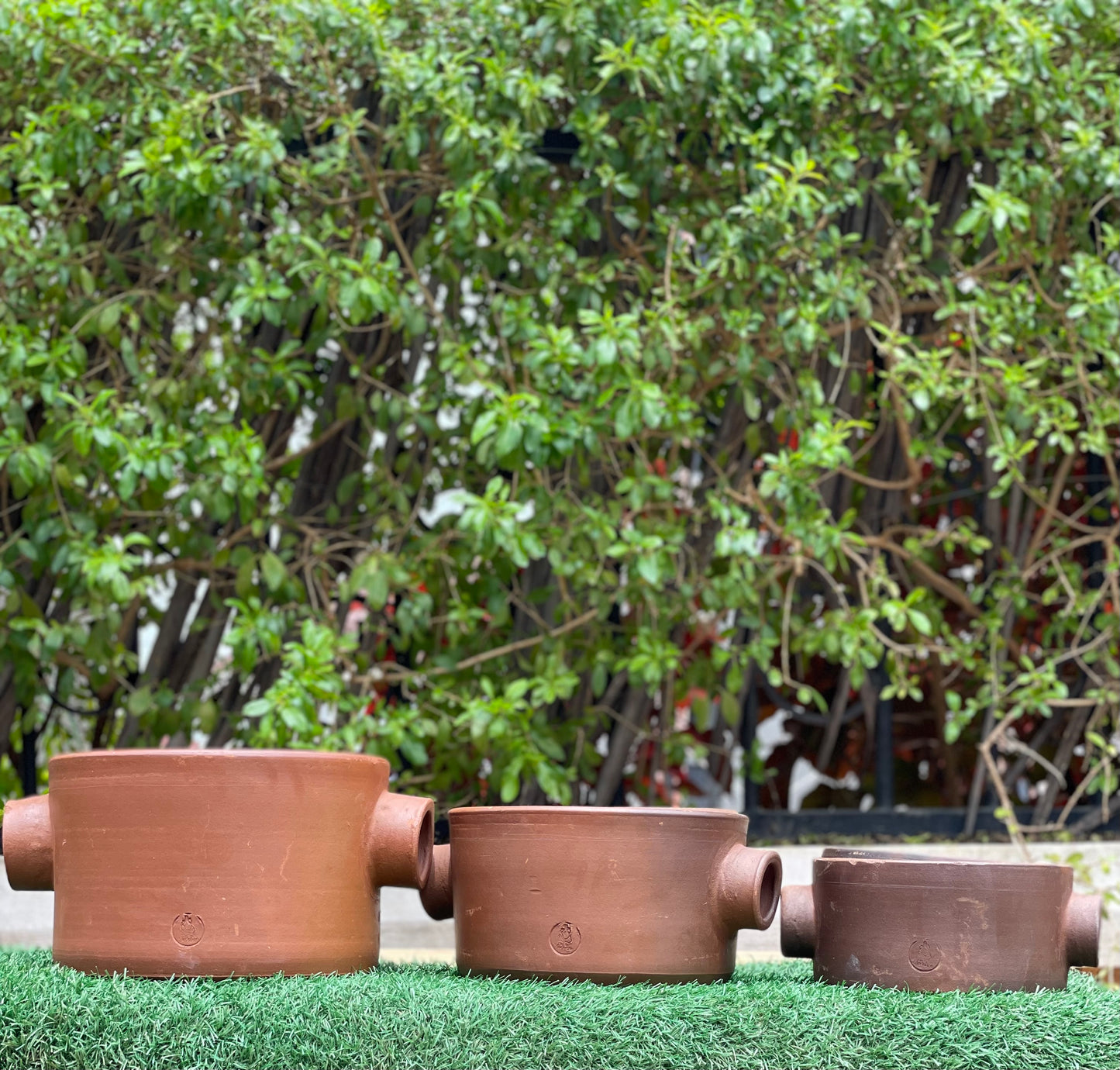 Nest of clay pots