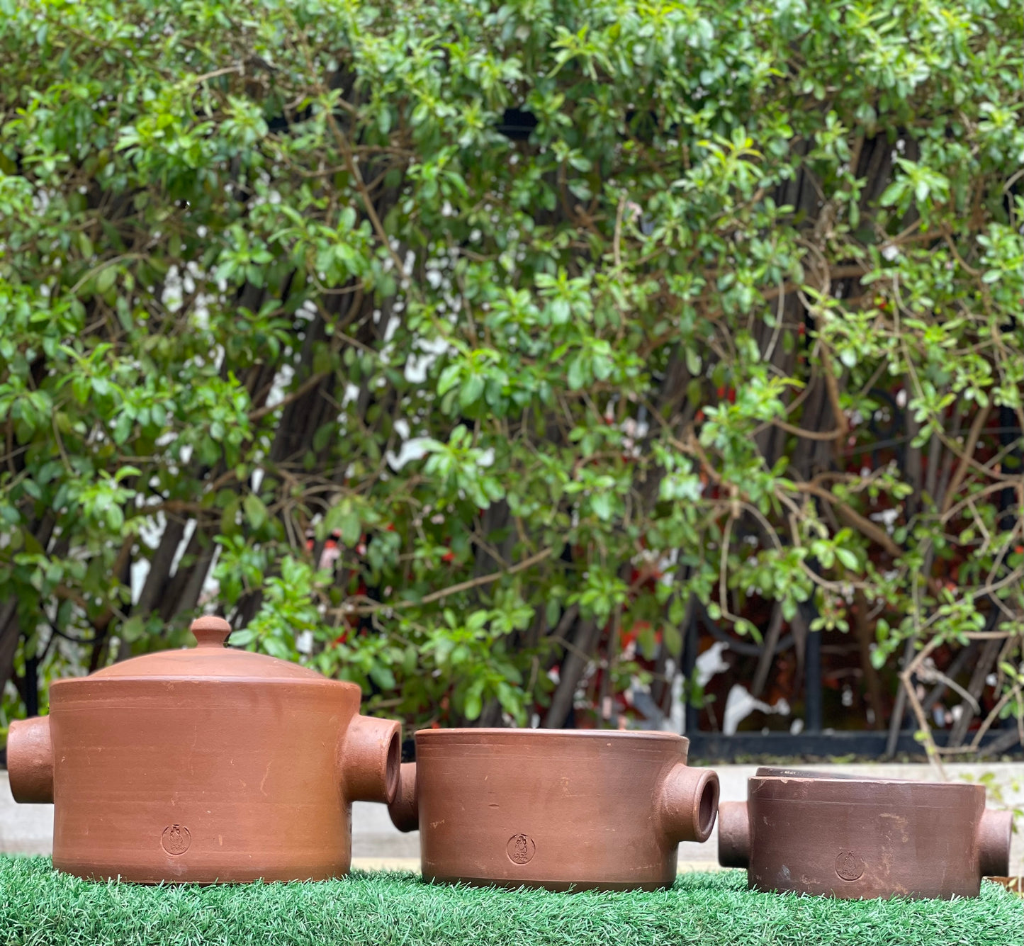 Nest of clay pots