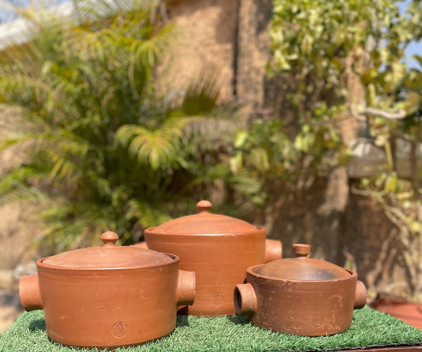 Nest of clay pots